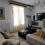 Apartamento Nikita's House -4 Bedrooms 5' From Racetrack *