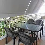 Nikita's House -4 Bedrooms 5' From Racetrack Apartamento Serres
