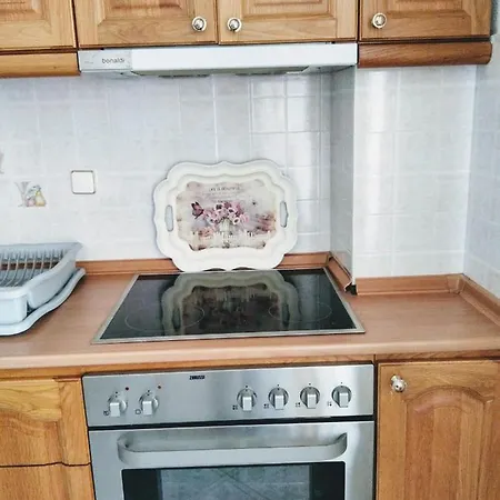 Nikita's House - 3 Min From Racetrack - Free Parking And Wifi - 7 Guests Apartment *