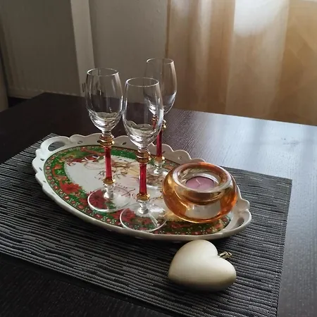 Nikita's House -4 Bedrooms 5' From Racetrack شقة سيرس