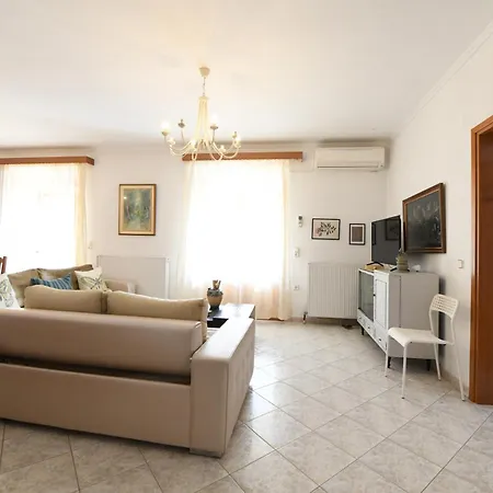 Nikita's House -4 Bedrooms 5' From Racetrack *