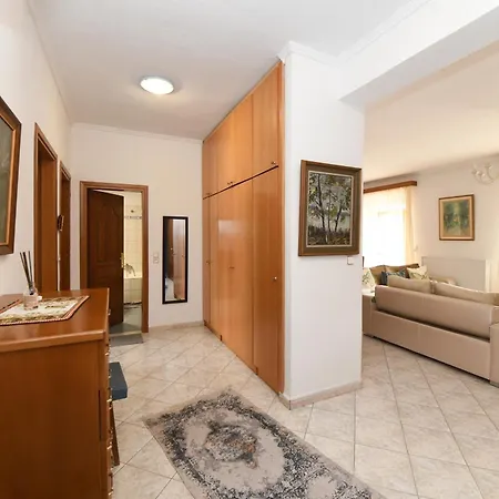 Nikita's House - 3 Min From Racetrack - Free Parking And Wifi - 7 Guests Serres