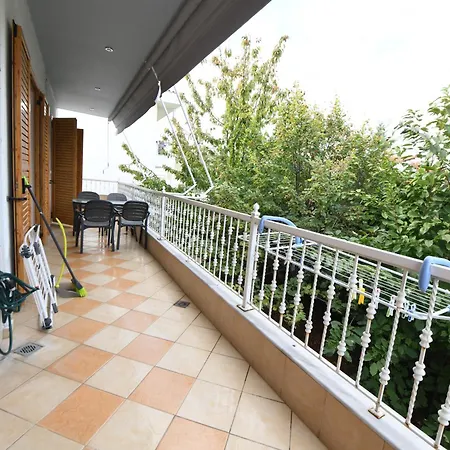 Apartment Nikita's House - 3 Min From Racetrack - Free Parking And Wifi - 7 Guests *
