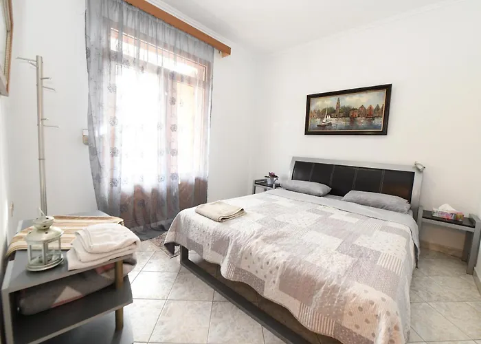 Nikita's House -4 Bedrooms 5' From Racetrack Serres