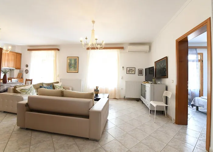 Nikita's House -4 Bedrooms 5' From Racetrack *