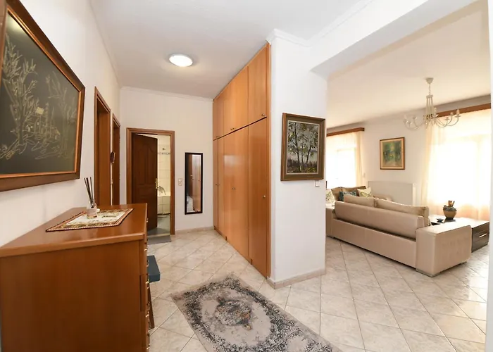 Nikita's House -4 Bedrooms 5' From Racetrack Serres
