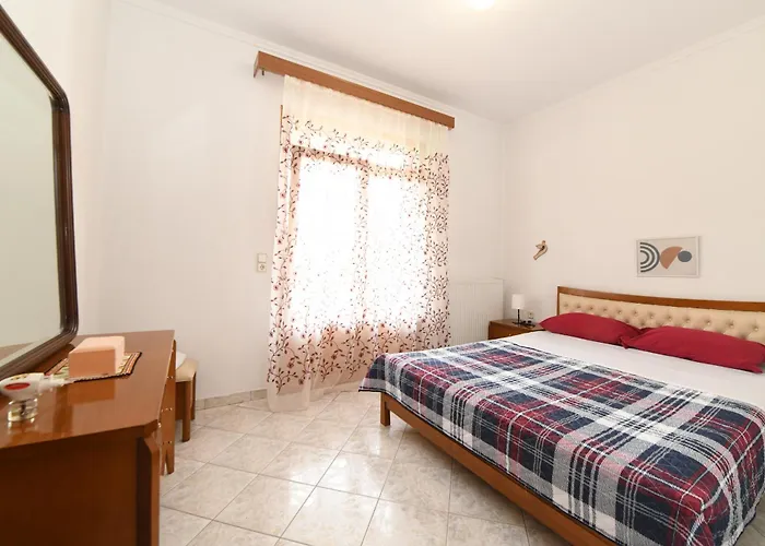 Nikita's House -4 Bedrooms 5' From Racetrack Lejlighed